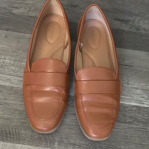 Old Navy Women's Tan Loafers